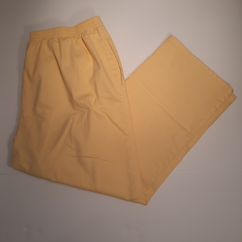 Alfred Dunner Women's Light Yellow Capris